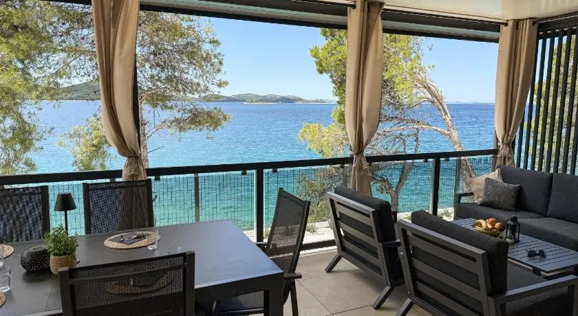 Rosemary seaview luxury MH Mary - Image 1