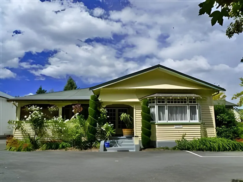 Glenalvon Lodge Motel - Image 1