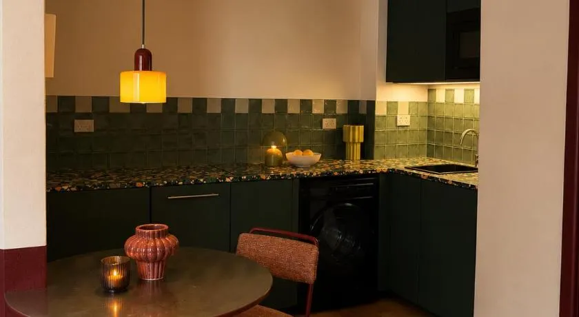 The Bron Apartment - newly renovated, designer stay - Image 1