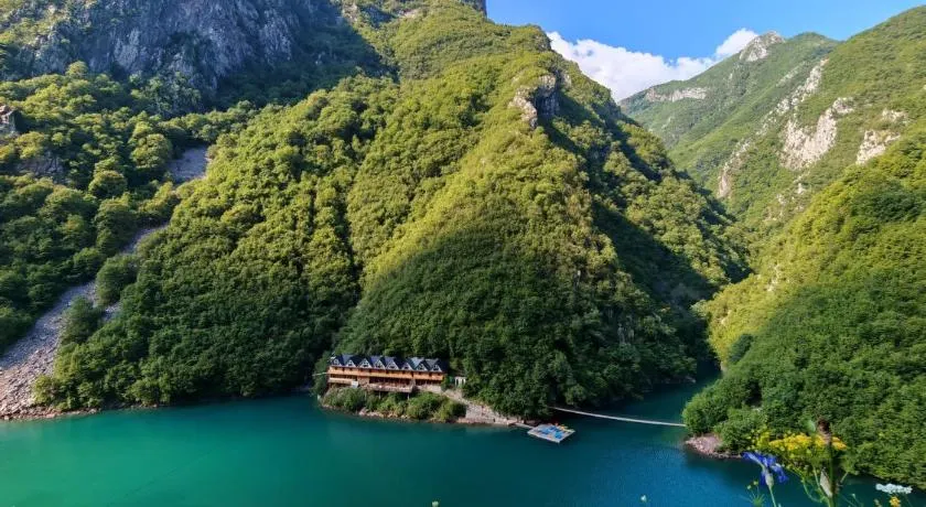 Riverside Komani Lake - Image 1