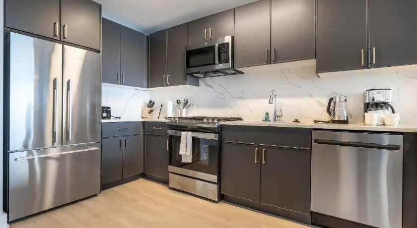 Chic Apt with Indoor Pool & Gym-333-2509 - Image 1