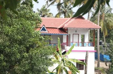 Loveshore Marari - Image 1