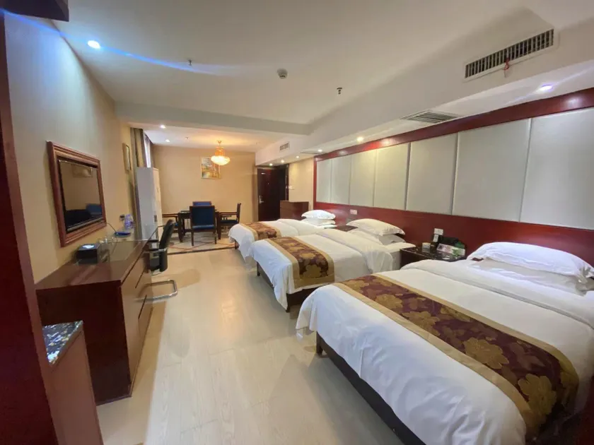 Wulingcheng Hotel (Century Garden Branch) - Image 1
