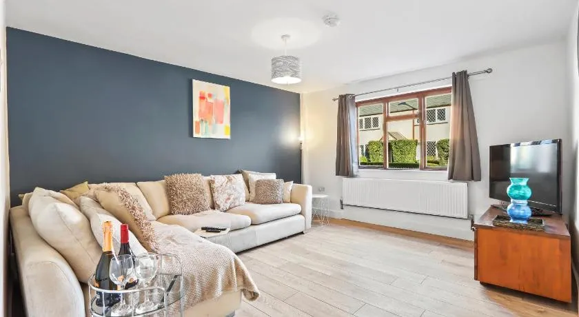 3 bedroom beautiful home in the heart of Huntingdon, Bury - Image 1