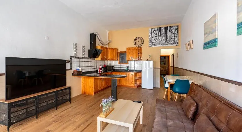 SALINETAS BLUE SURF HOUSE - Image 1