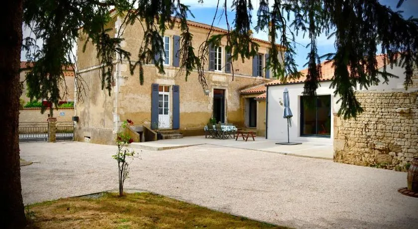 Chambre d'hôtes rénovée du XVIII ème - Image 1