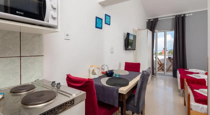 Beach Apartments Borovina - Image 1