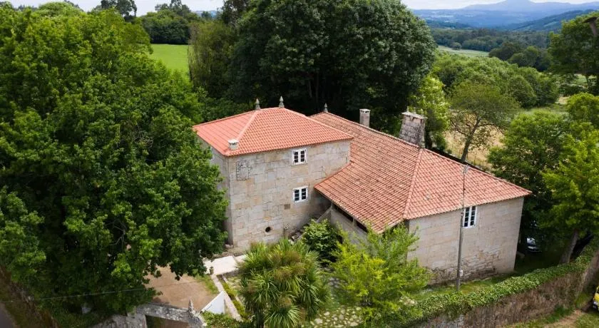 Pazo del siglo XVII en el corazón de Galicia - Image 1