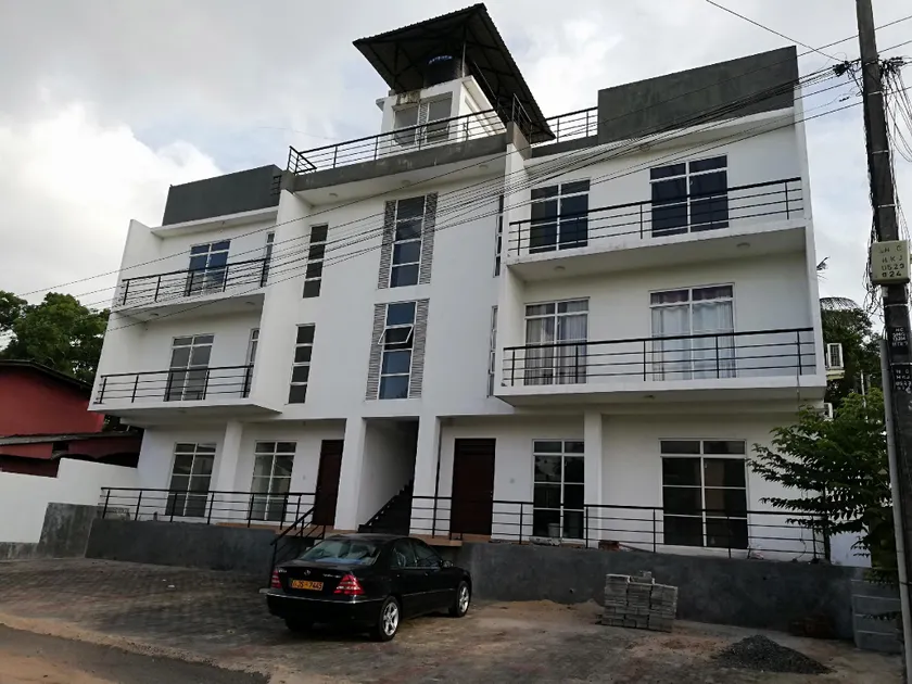 Field View Apartments - Image 1