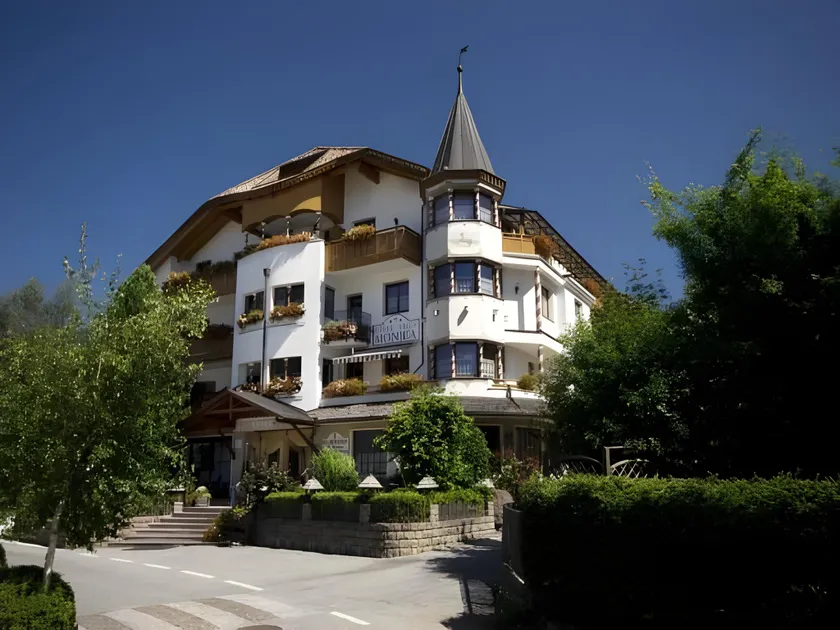 Hotel Villa Monica - Image 1