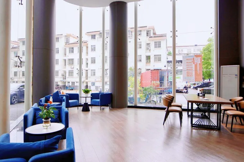 Zhangjiagang City Yahood Selected Hotel - Image 1