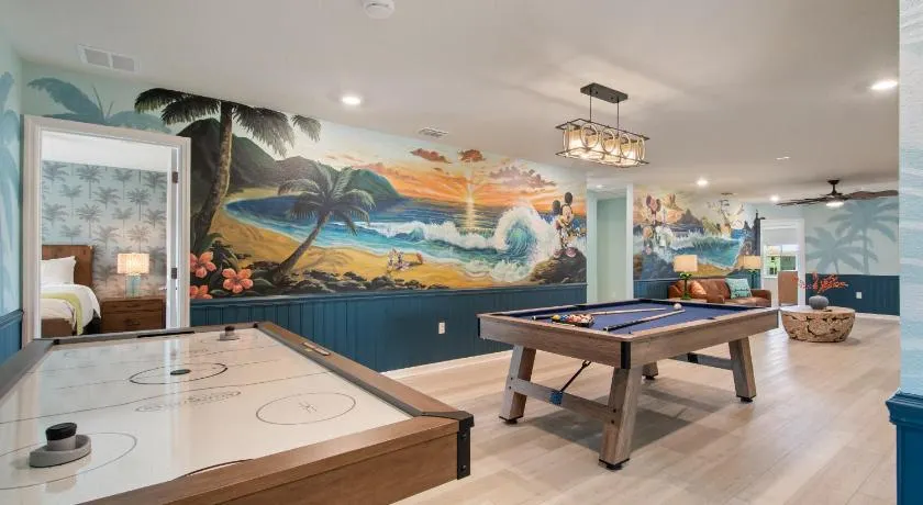 New 10-bedroom Luxury Retreat, Private Pool and Spa, Near Disney and Orlando - Image 1