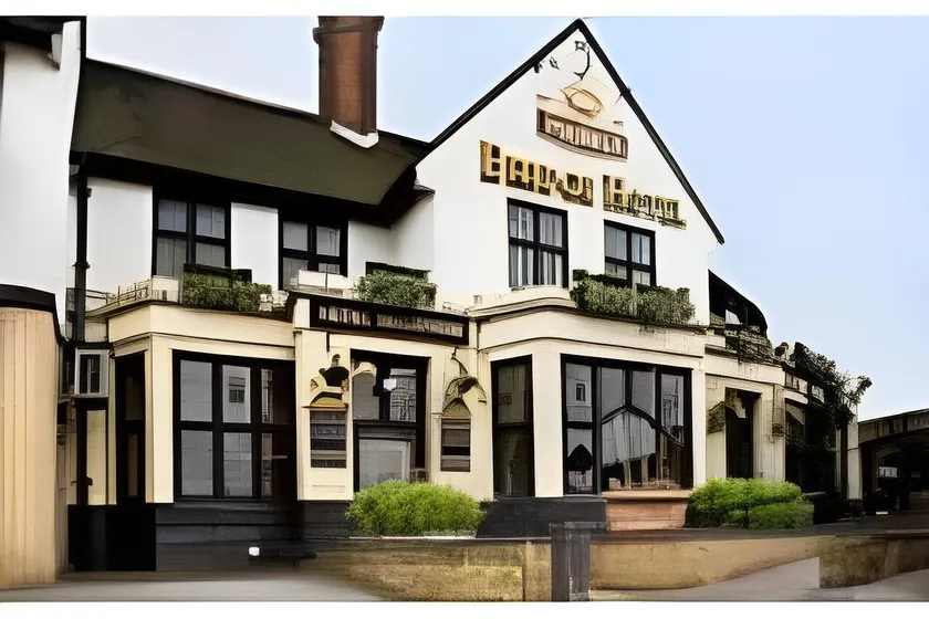 Bridge Hotel - Image 1