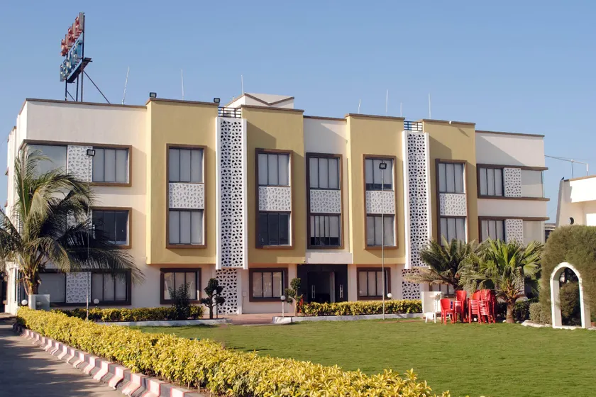 Safari Hotel & Resort - Image 1