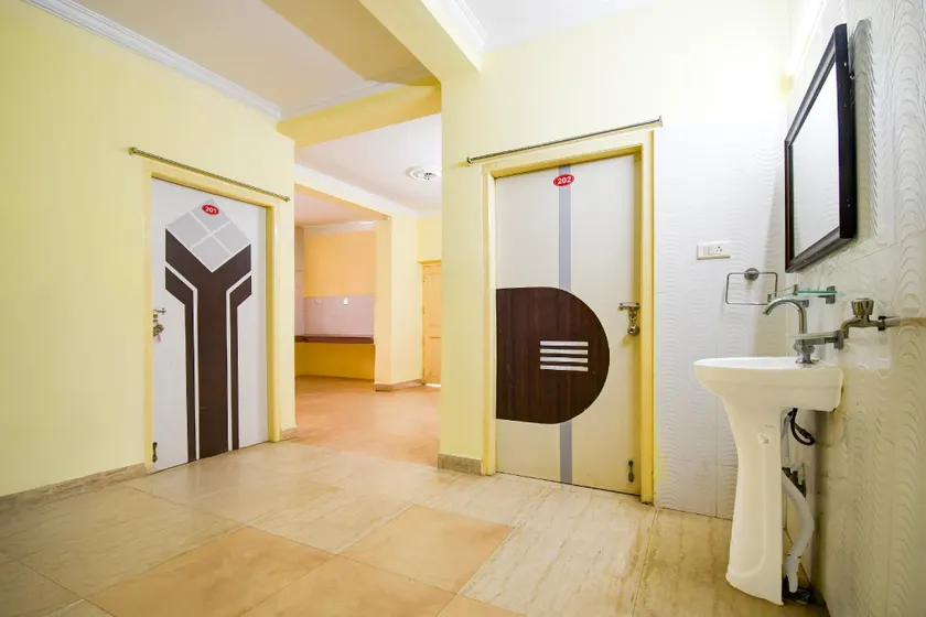 Hotel O SAHOO GUEST HOUSE - Image 1