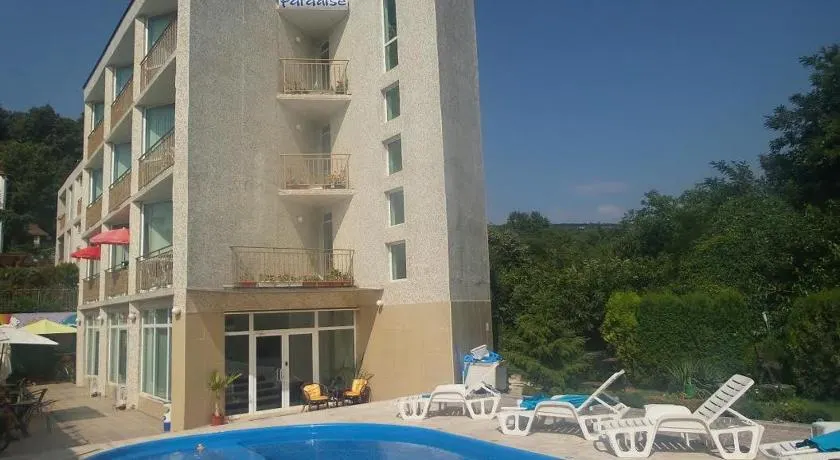 Family hotel Paradise - Image 1