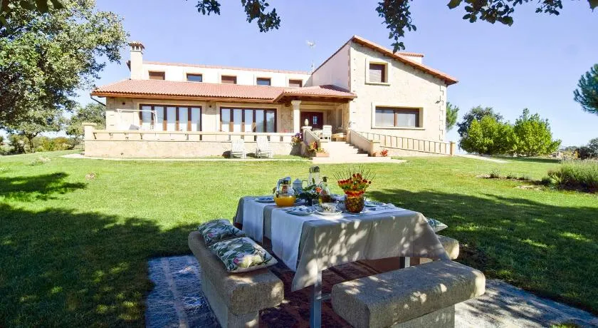 Casa Entre Piedras y Estrellas - Image 1
