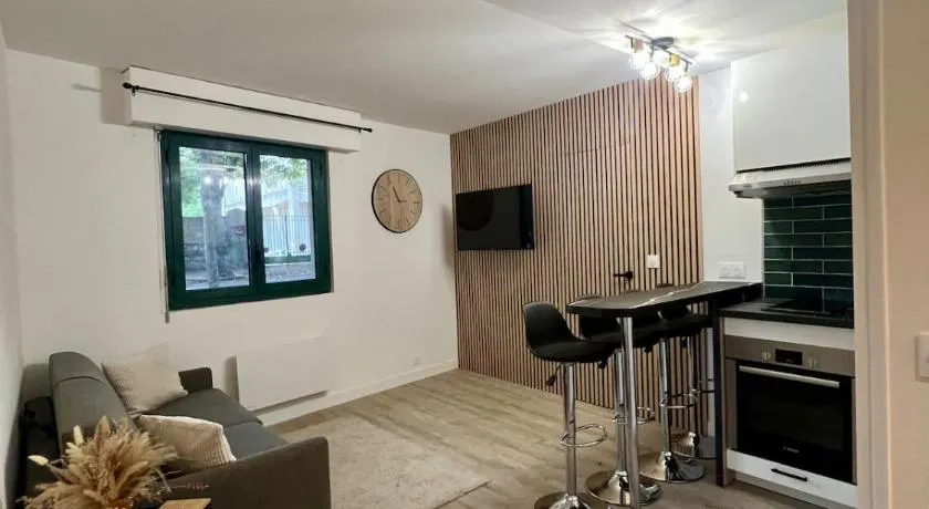 Apartment elegant and modern fully equipped near Paris - Image 1