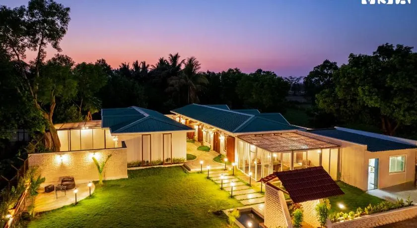 The Five Oaks by StayVista - Mountain View & Private Pool - Image 1