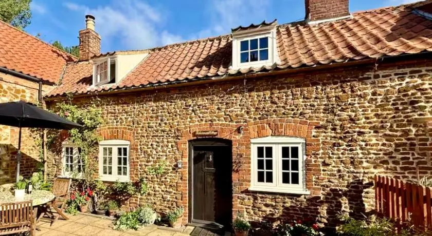 Fisherman's Cottage - Image 1