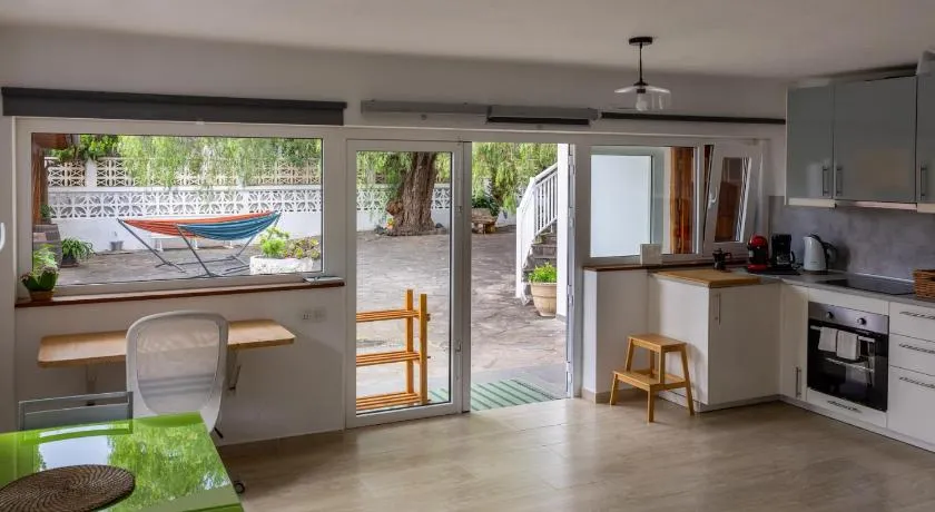 Casa Vidana con jardín privado y pista de pádel - Image 1