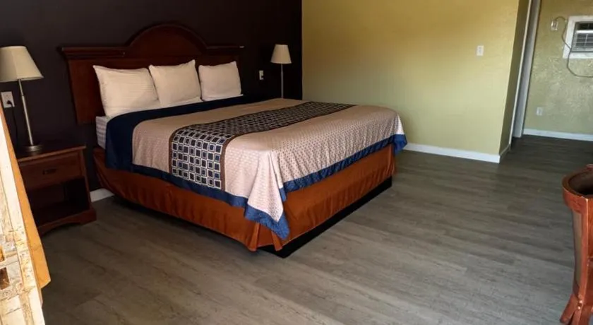 Choice Inn - Image 1