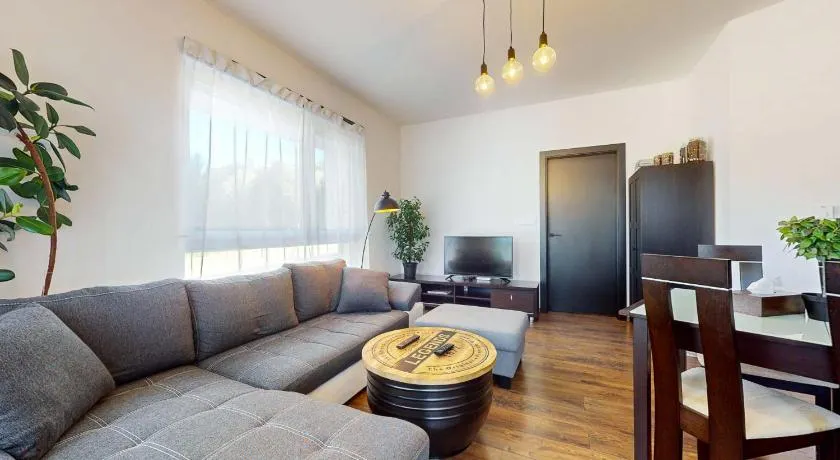 HURBAN CITY PARK apartment & private indoor parking & self check-in - Image 1