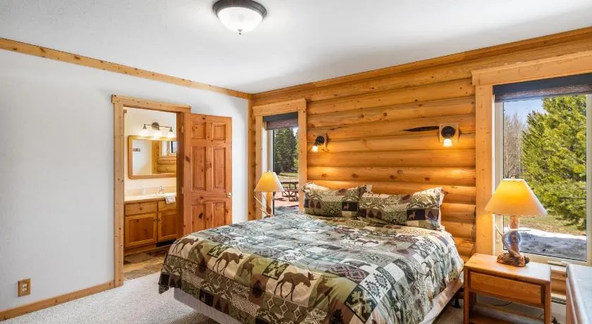 Lazy Fox Cabin - Image 1