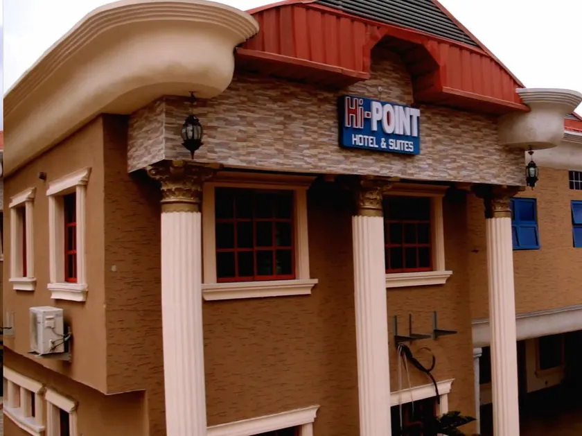 HI POINT HOTEL AND SUITES - Image 1