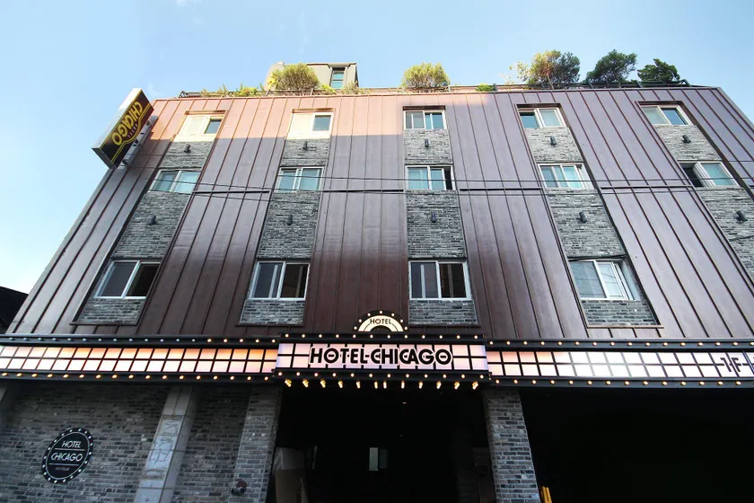 Hotel Chicago - Image 1