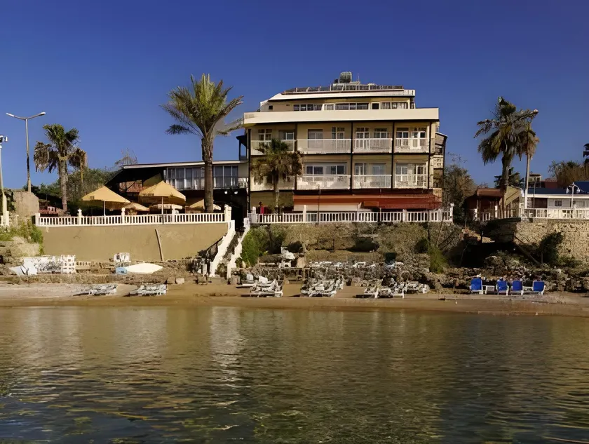Beach House Hotel - Image 1