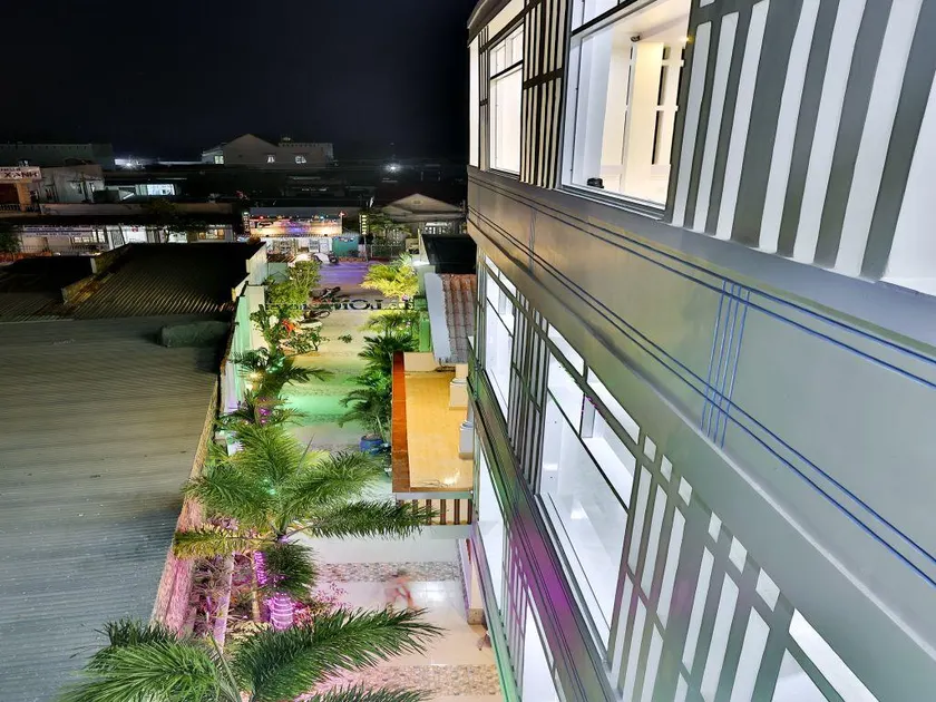 Halona Hotel - Image 1