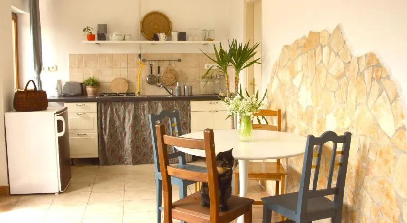Repülőhal Apartmanház - Image 1