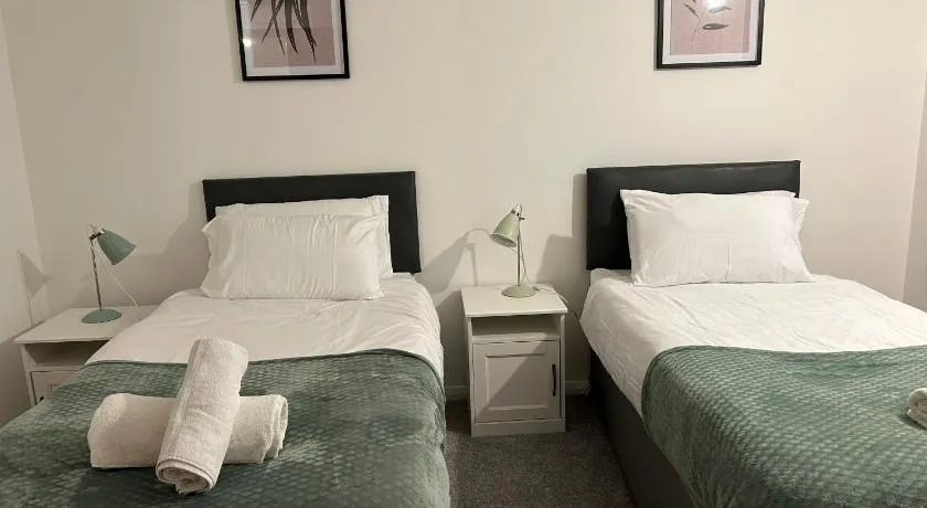 Spacious Comfortable 4 Bedroom House - Image 1