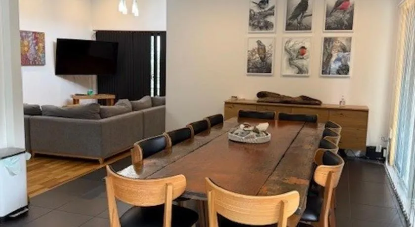 Hill Top Retreat - Image 1