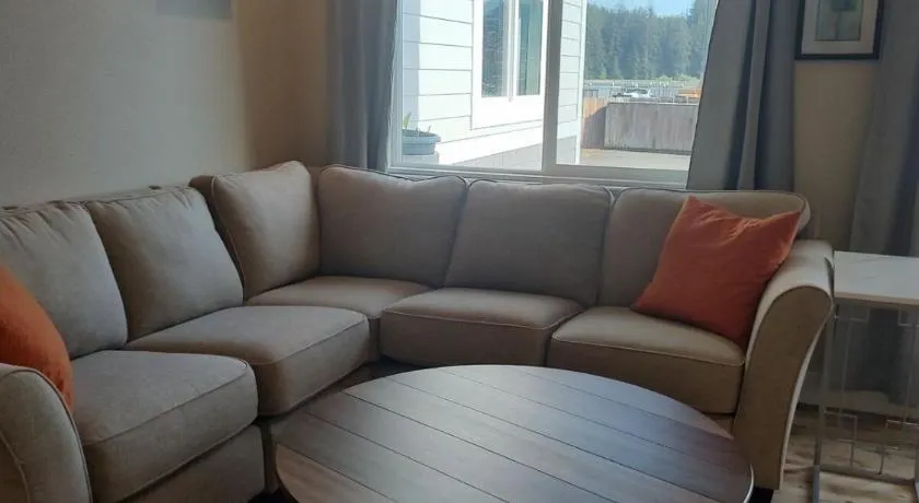 2 bdrm, Walking distance to all - Image 1