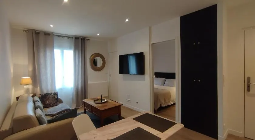 La SUITE de la Villa Voltaire - Image 1