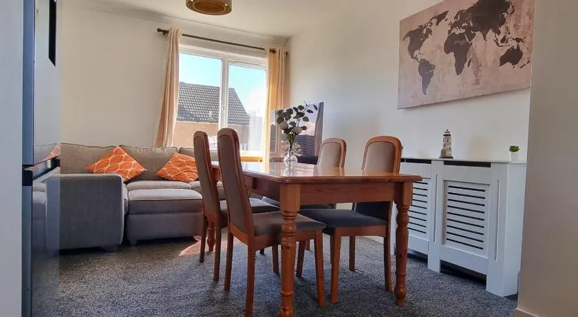 Stylish Coastal Retreat in Saltcoats - Image 1