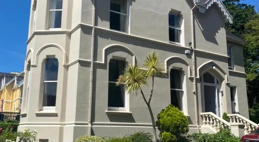 Oakhurst Guesthouse - Image 1