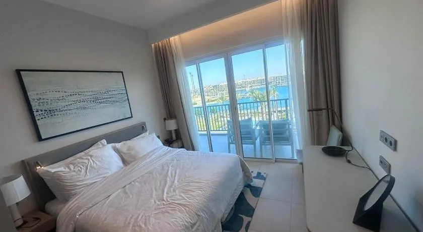 3 bedrooms in Vida hotel Marassi - Image 1