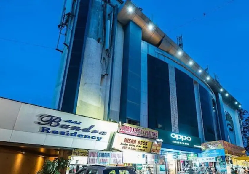 Hotel Bandra Residency 250m from Railway Station - Image 1