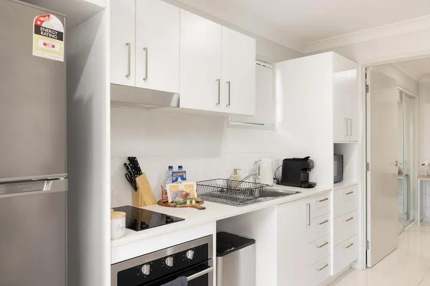 Smart Suites Self Check-in Apartments - 16 Freney - Image 1