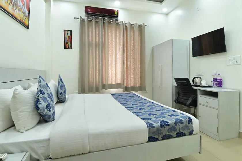 The Vertigo Hotel Noida - Image 1