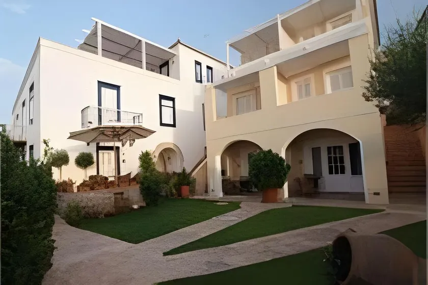 Zoe's Club - Image 1