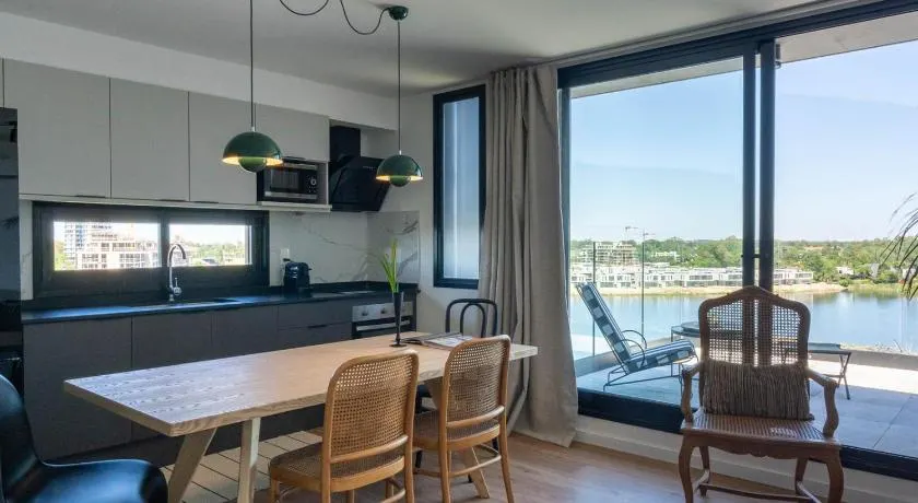 Lake Life Exclusivo apartamento en Parque Miramar - Image 1