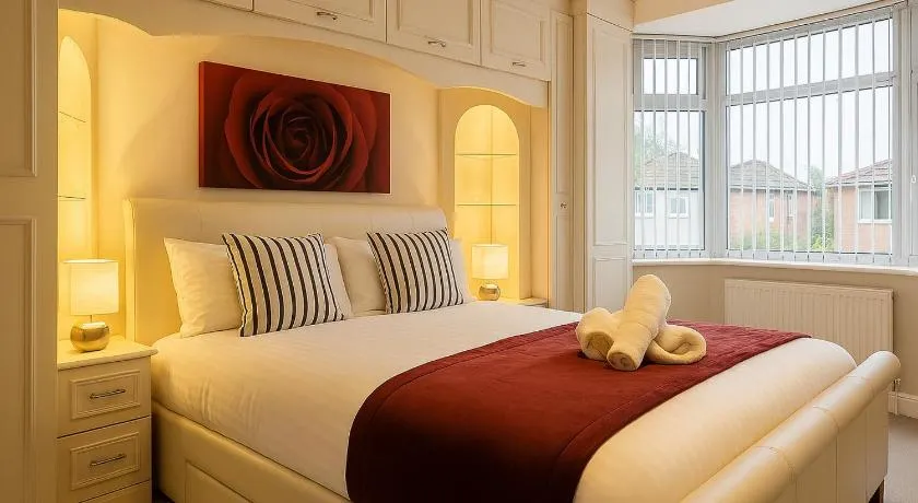 Stunning Holiday Home. Free Parking. - Image 1