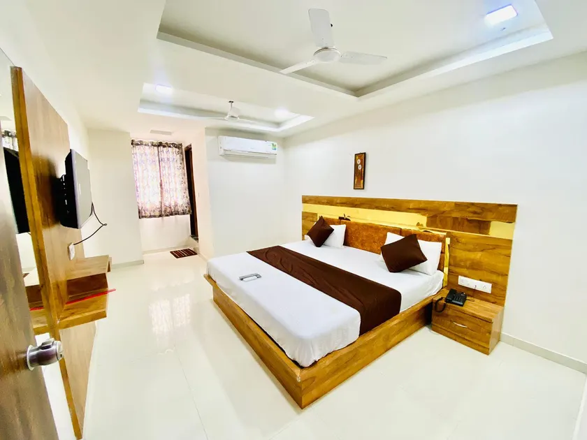 Hotel Paradise Naroda - Image 1