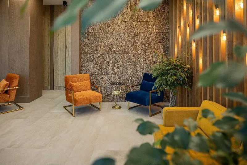 Kanopian Penthouse Hotel - Image 1