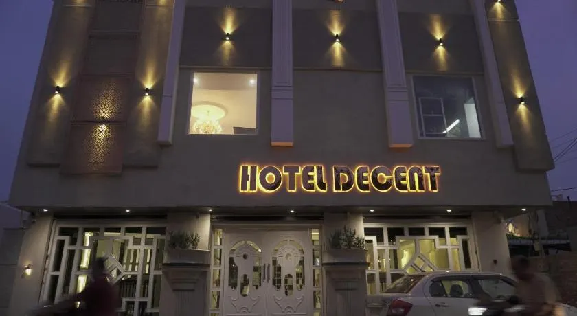 Hotel Decent - Image 1
