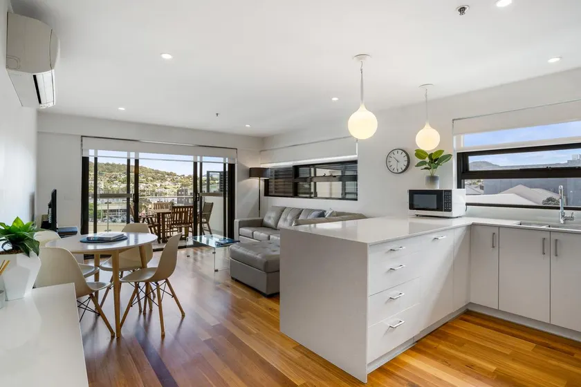 Kangaroo Bay Apartments - Image 1